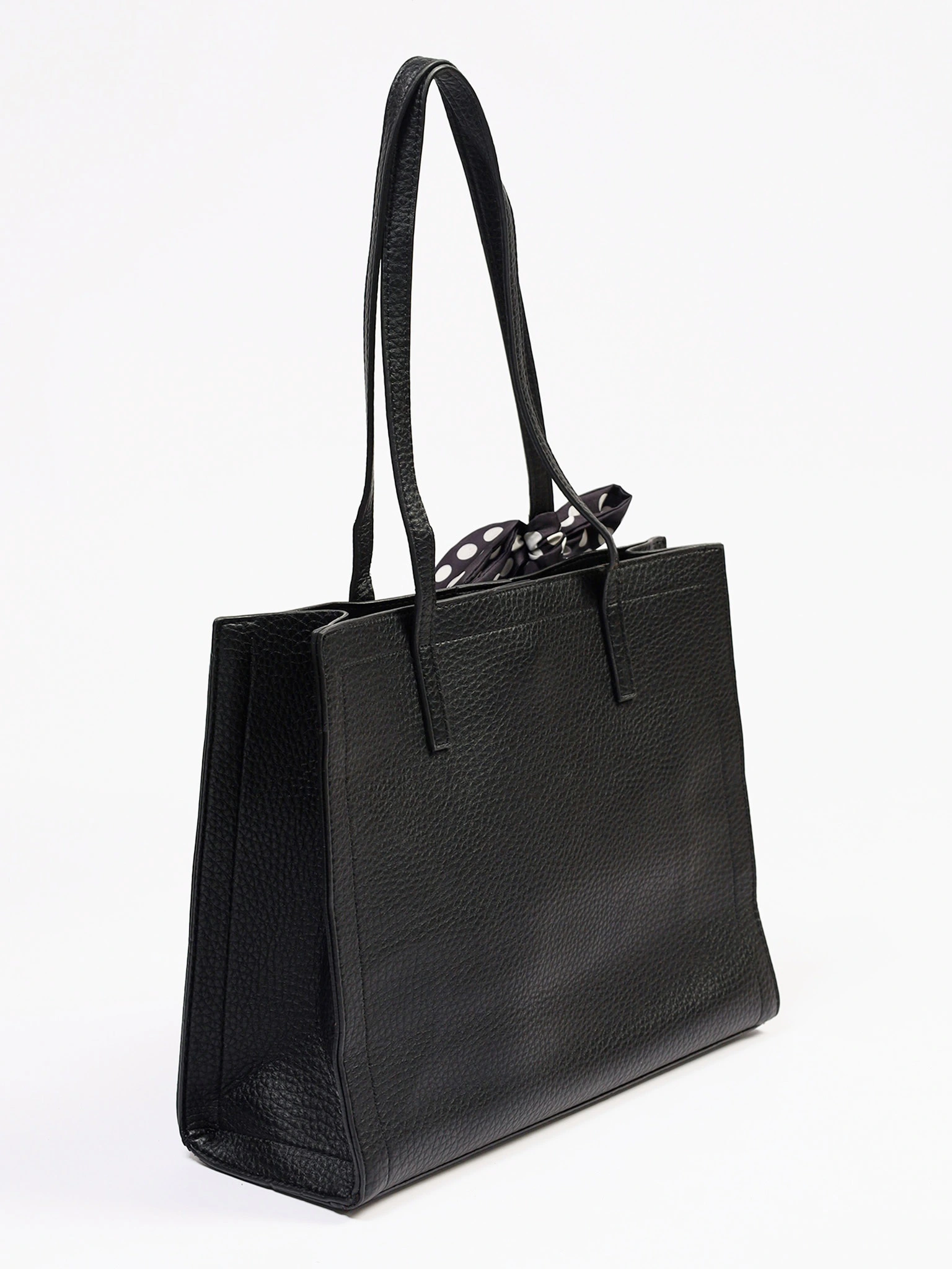 Сумка-тоут с плоскими ручками с декоративным платком в ассортименте